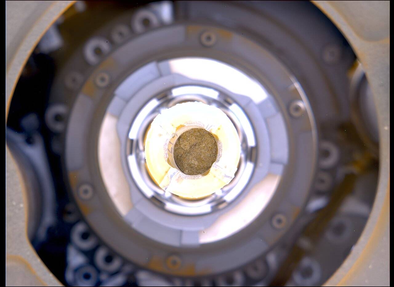 Why are scientists fascinated by the air in NASA's Mars sample tubes?